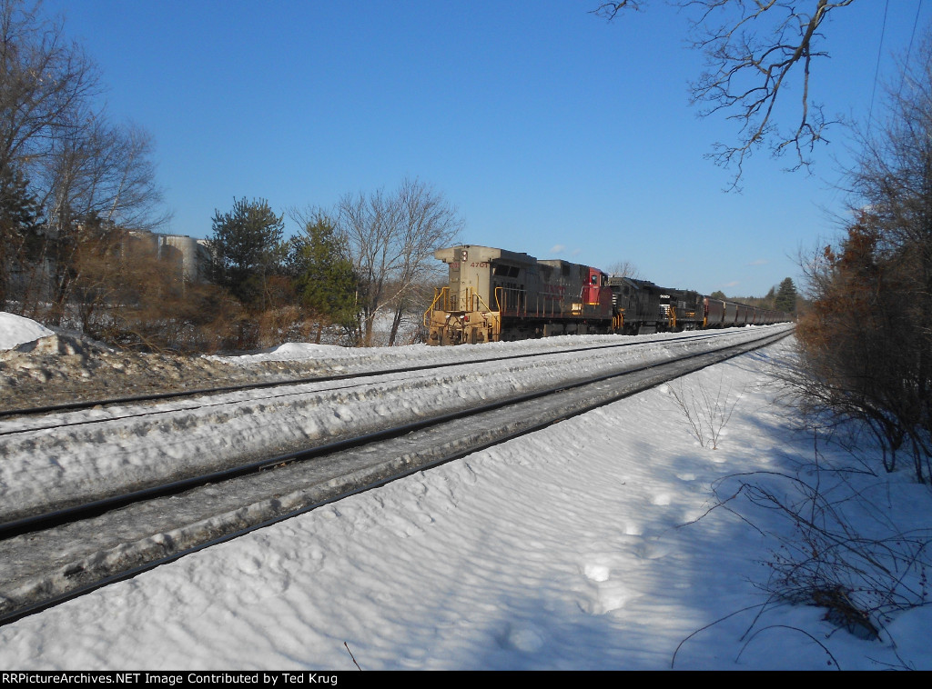 BNSF 4701, NS 3489 & NS 9029